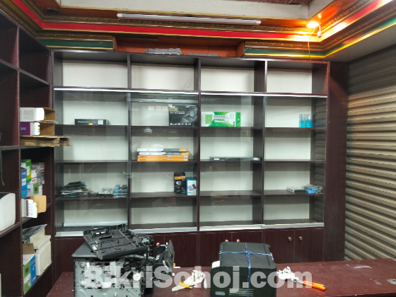 কম্পিউটার দোকানের রেক ইলেক্ট্রনিক সেটাপ